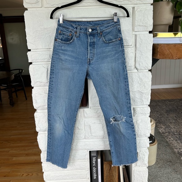 Levi’s 501 Original Fit Straight Leg Mid Rise Medium Wash Raw Hem Jeans Sz 25 - Picture 3 of 14